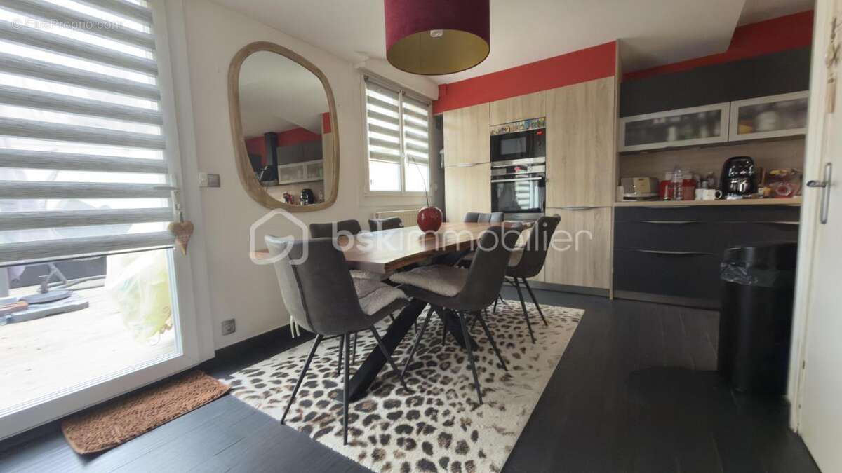 QUARTIER VERMANDOIS Maison de ville 82 m² – garage + sous‑sol – terrasse – confort moderne – Saint‑Quentin - photo 5