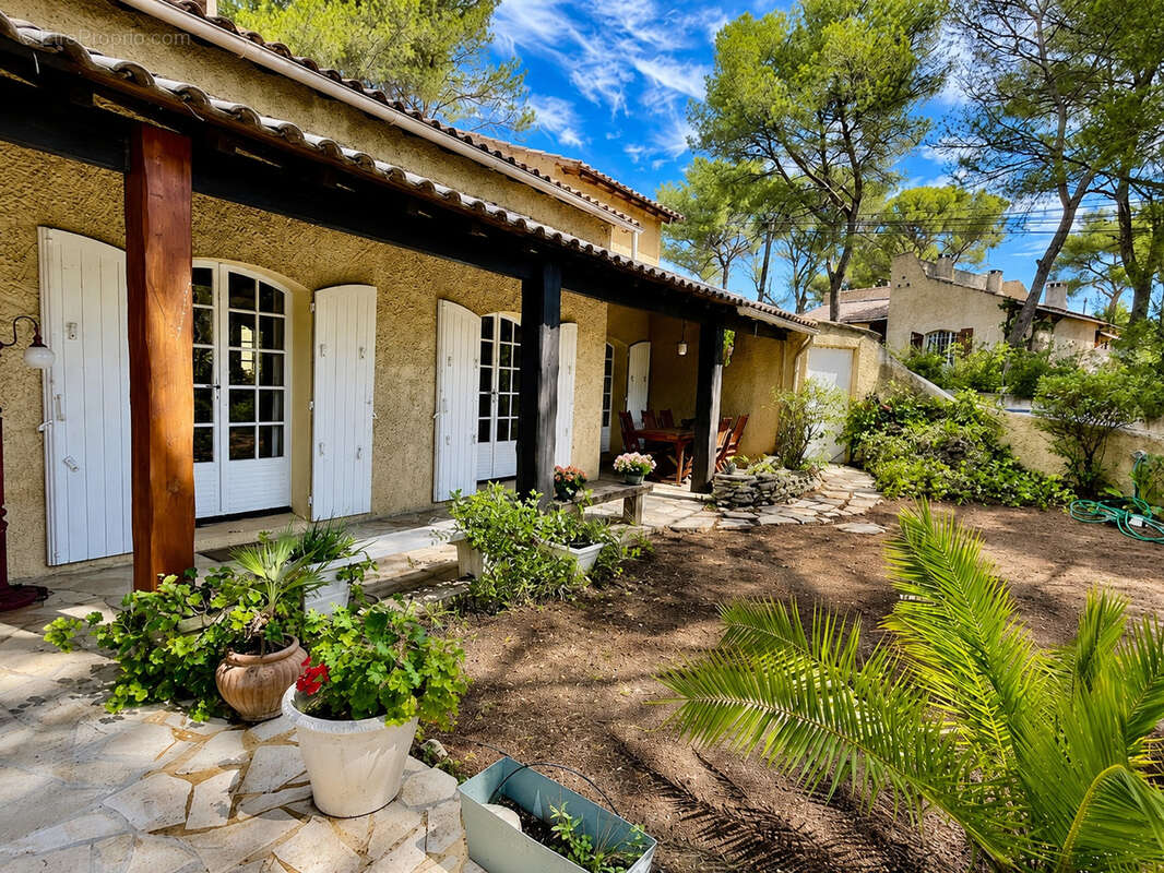 Maison à VENTABREN
