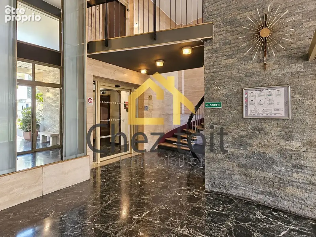 Appartement T4 de 104 m² avec loggia fermée et garage ? Toulon - photo 2