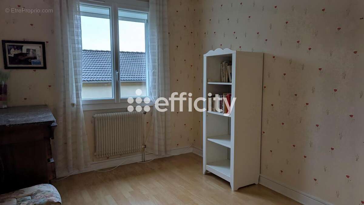 Maison à LA MONNERIE-LE-MONTEL