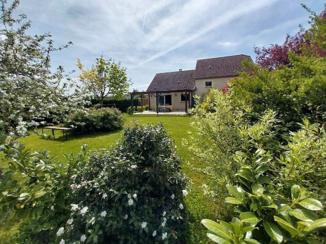 Maison à NOMENY