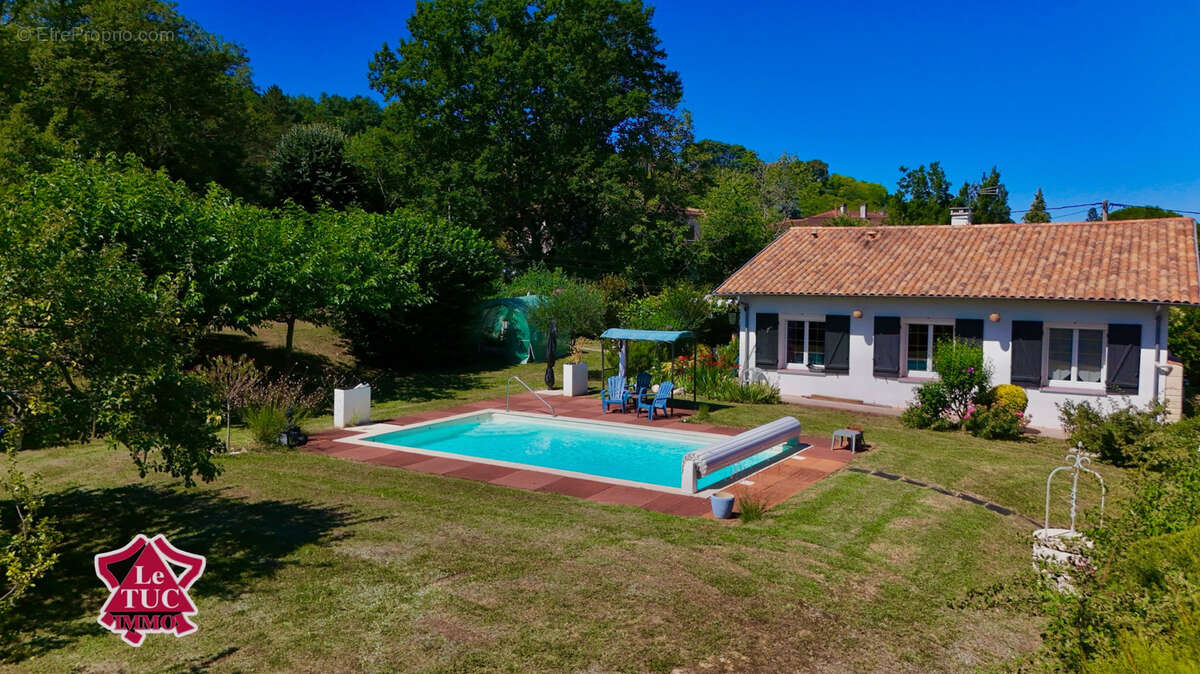 Maison à PUJOLS