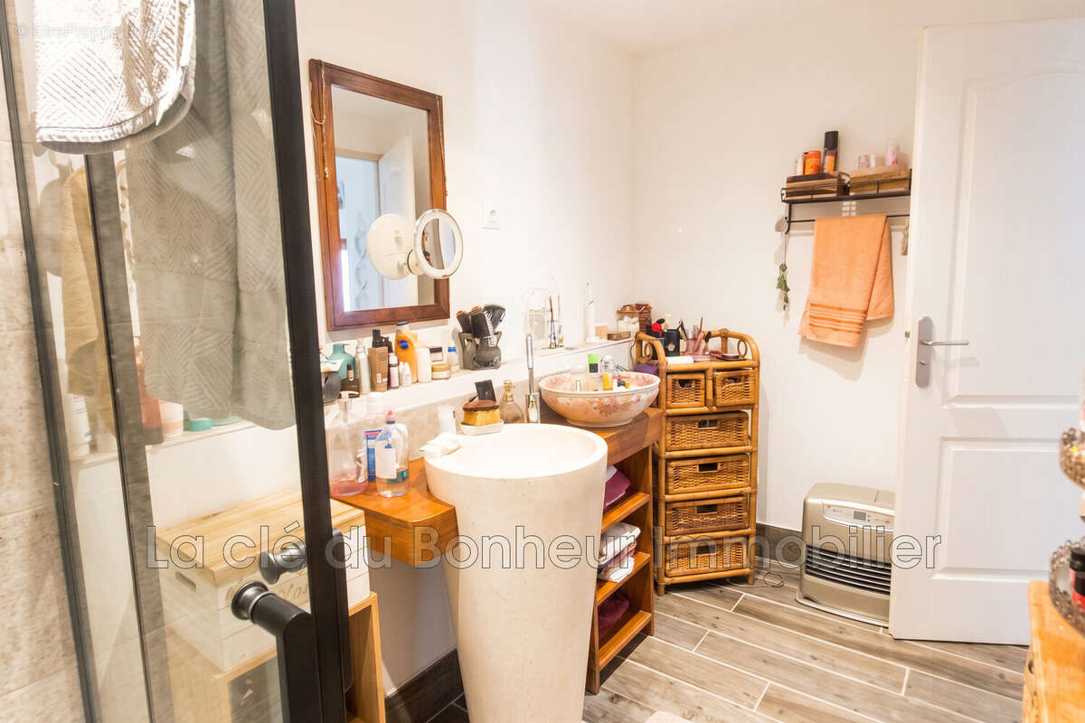 Maison 91 m² à Riez  - photo 5