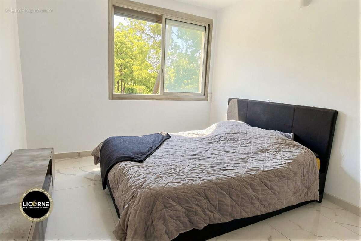 Chambre 1 - Appartement à MARSEILLE-13E
