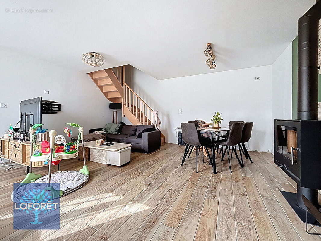 Maison à LOUVIGNE-DU-DESERT