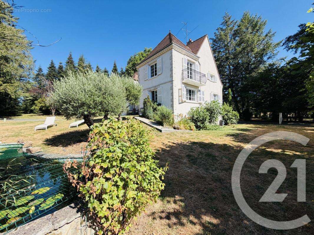 Maison 189 m² à Saint-Priest-Taurion  - photo 2