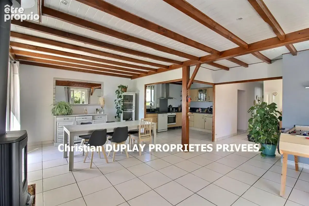 MARLHES 42660 secteur paisible à deux pas du centre du village et des commodités villa 170m² habitables 4 chambres sur 802m² de  - photo 5