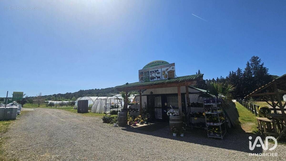 Photo 1 - Commerce à LORGUES