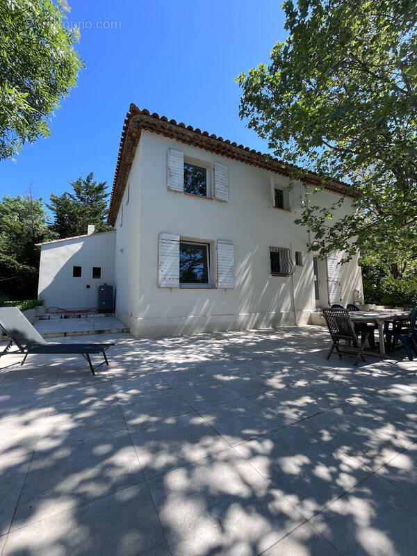 Maison à VENTABREN