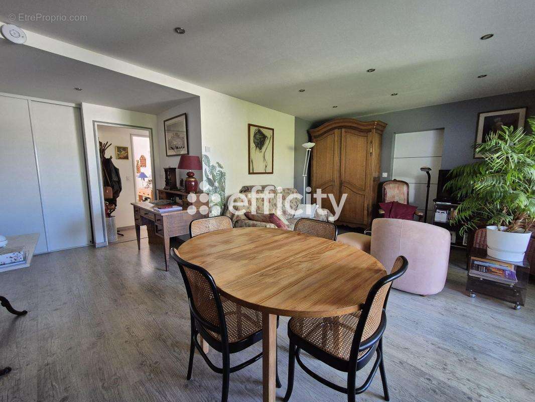 Appartement à LA CHAUSSEE-SAINT-VICTOR