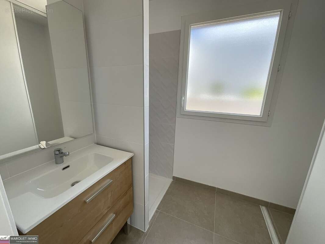 APT T4 offrant 92 m² avec terrasse 20 m² et parking au 7° et dernier étage avec ascenseur... - photo 6