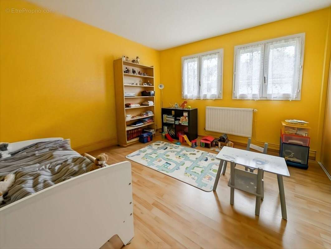 Maison à VOISINS-LE-BRETONNEUX