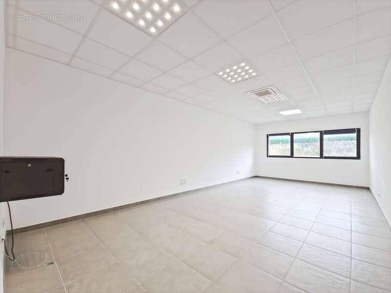 Sarrola-carcopino – baleone centre – pépinière de bureaux d'environ 342 m² - photo 8