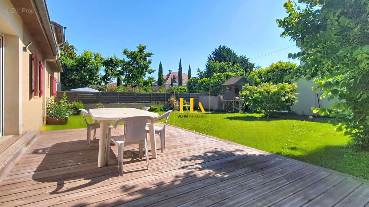 EXCLUSIVITÉ - BÉSAYES : Maison de plain-pied d'environ 113m² avec piscine et garage indépendant de 60 m² à fort potentiel - photo 14