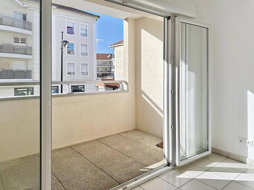 Photo 1 - Appartement à MEYZIEU