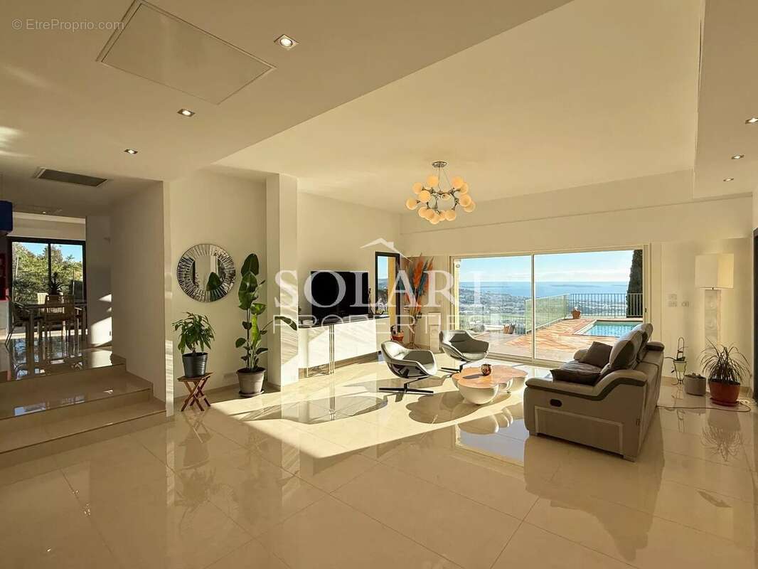 Maison à MANDELIEU-LA-NAPOULE