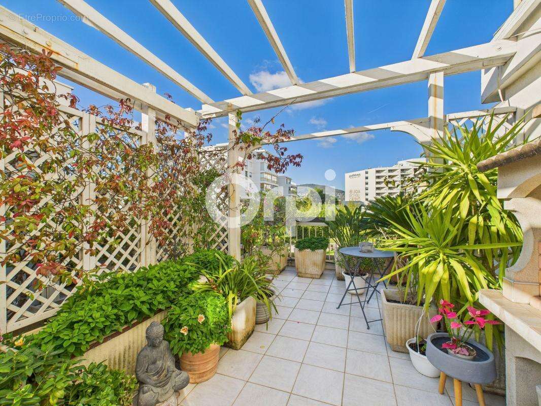 Appartement à MANDELIEU-LA-NAPOULE