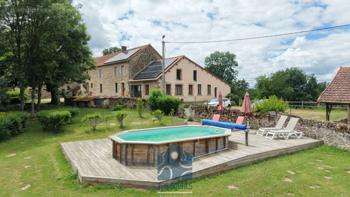 Propriété 9 pièces avec gîte et partie privative, grange, piscine et annexes - photo 2