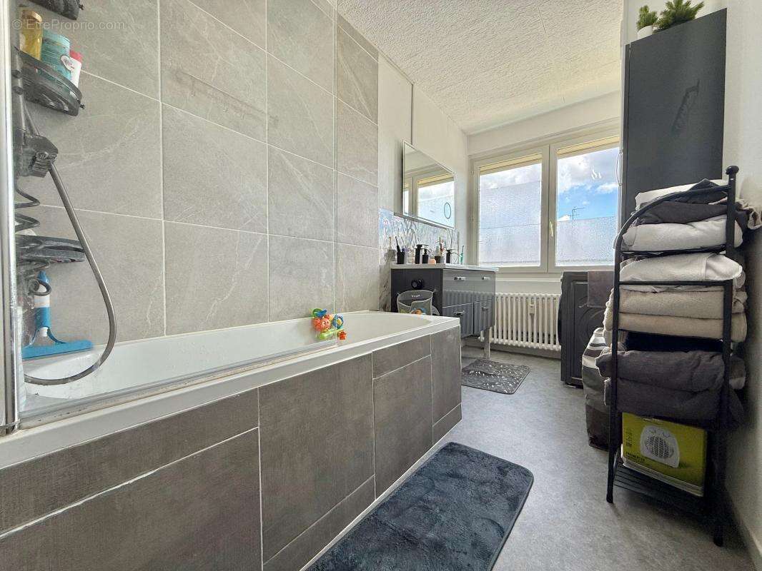 Appartement à CHENOVE