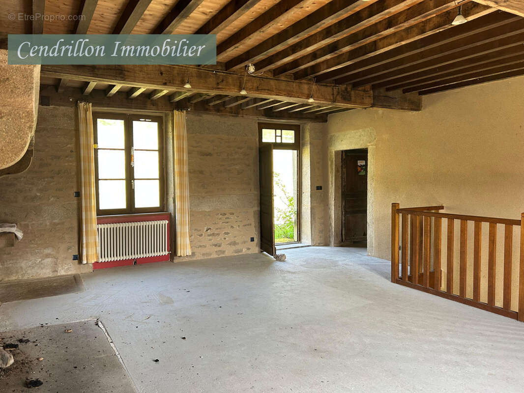 Maison à SAINT-PIERRE-BELLEVUE