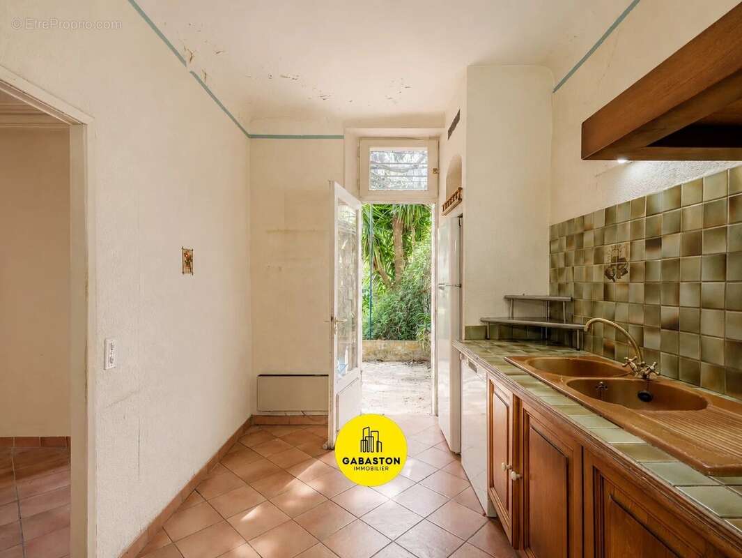 Appartement à MARSEILLE-5E