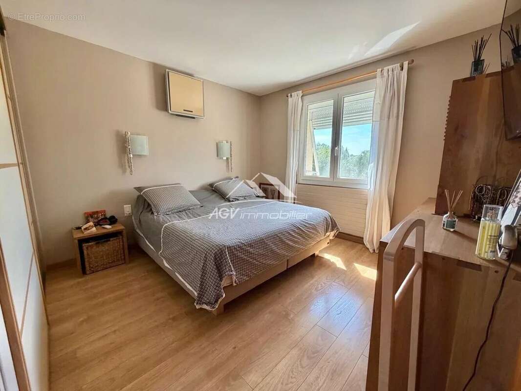 Maison d 'architecte de 200 m² habitable - piscine - 2540m² de terrain - 2 logements - photo 11