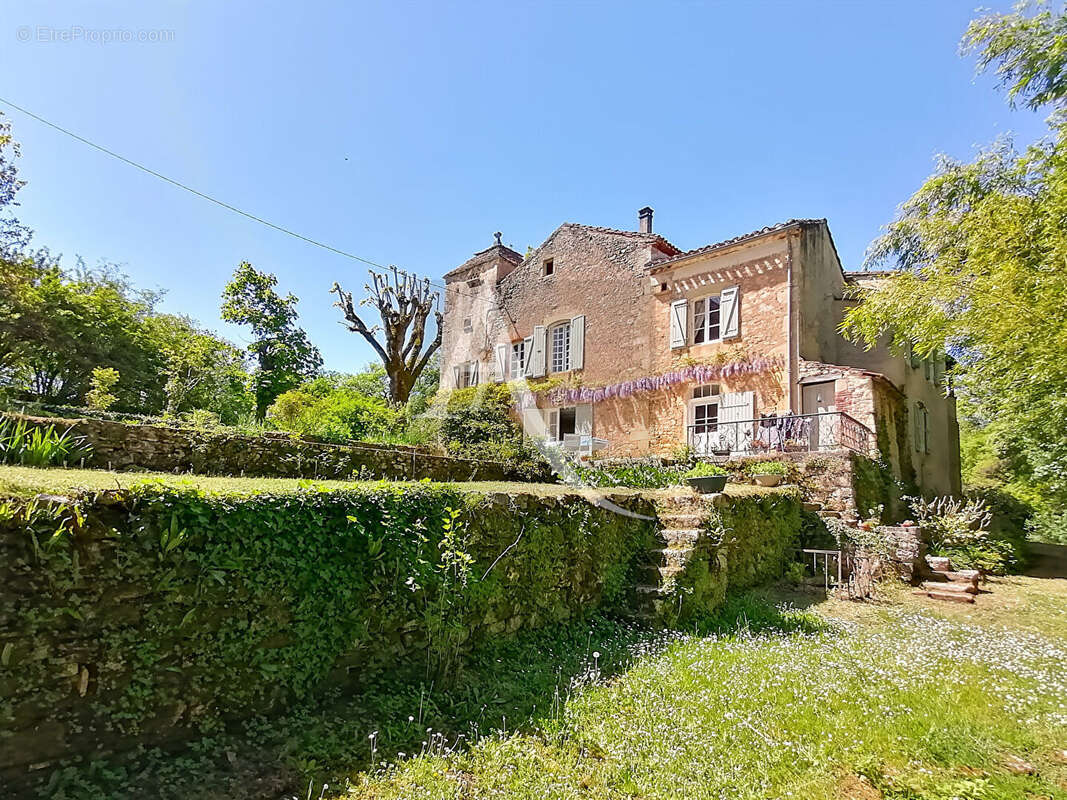 Maison à BLANQUEFORT-SUR-BRIOLANCE