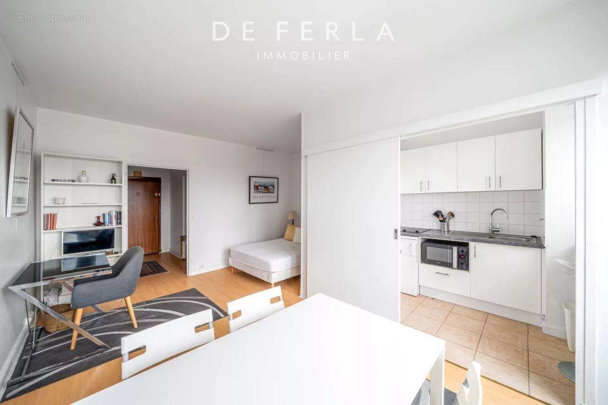 Appartement à PARIS-14E