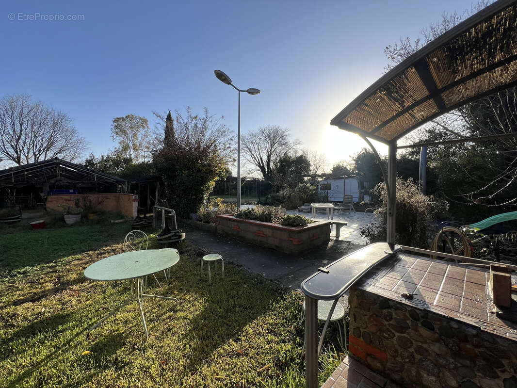 Terrain à SAINT-ESTEVE