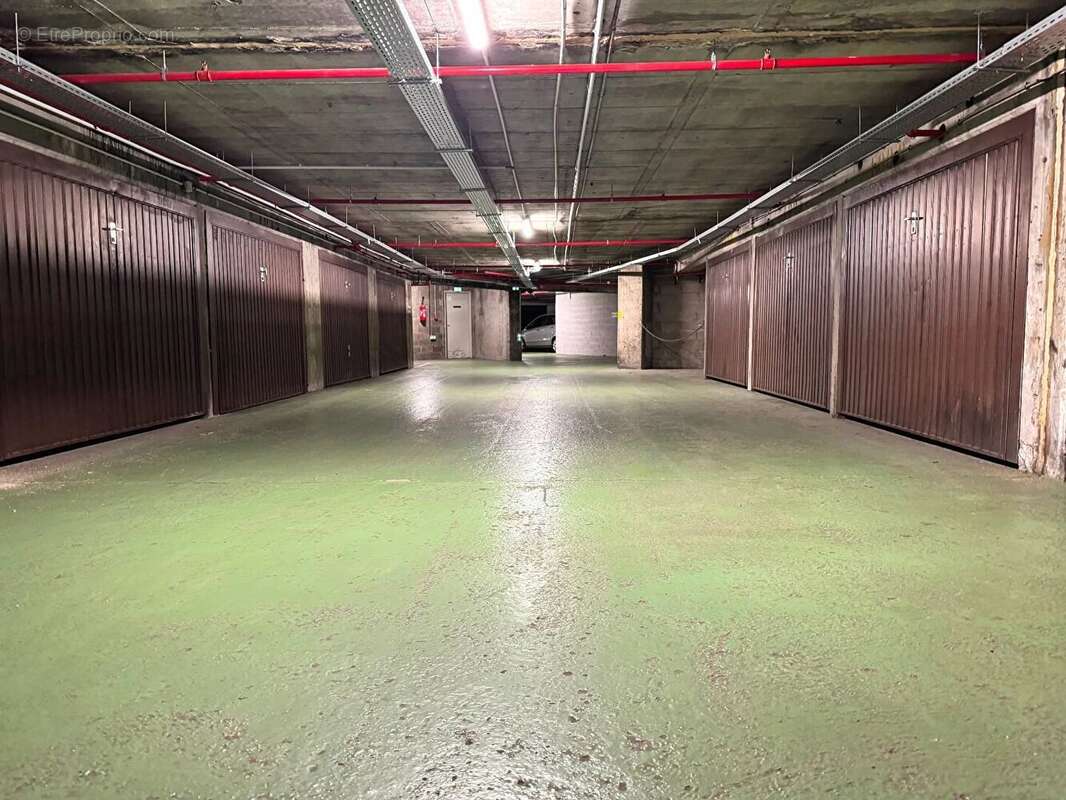 Parking à PARIS-15E