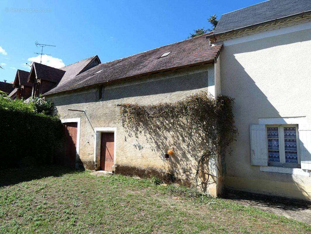Maison 160 m2 / 4 chambres / 2 granges / terrain 3500m² environ - photo 3