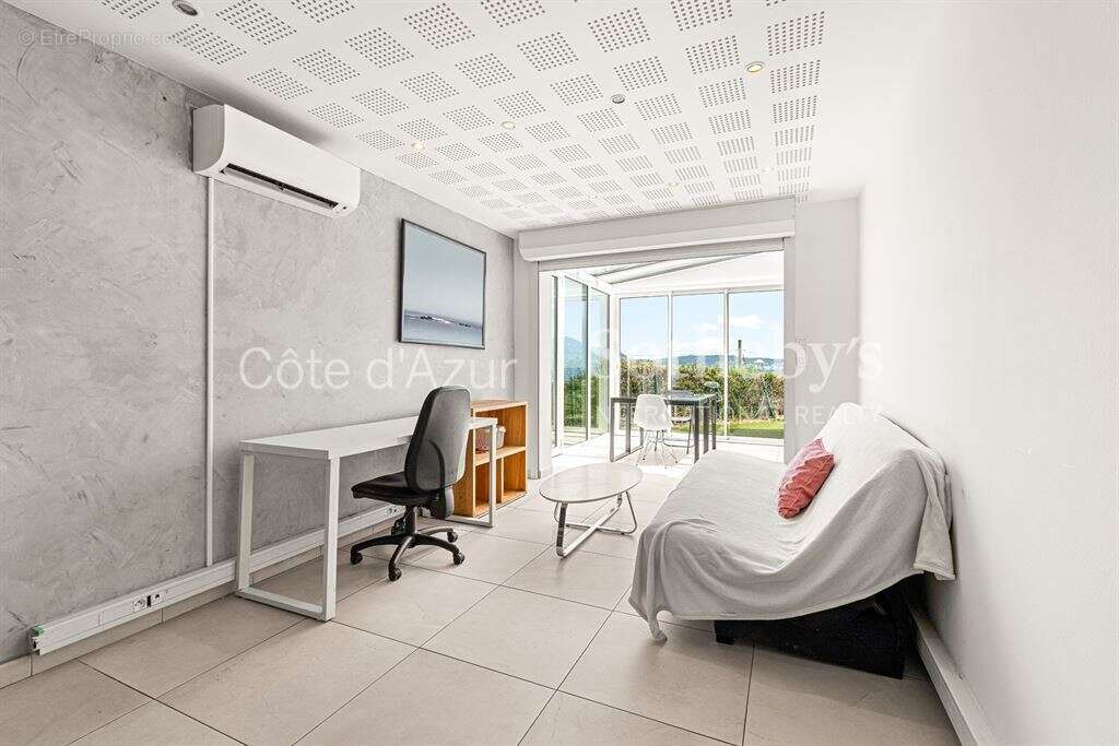 Duplex avec jardin, piscine et vue panoramique sur la mer sur les hauteurs de Nice - photo 16