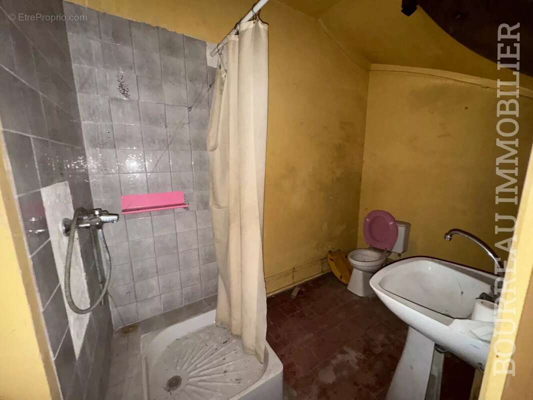 Maison à LA CELLE-SAINT-CYR