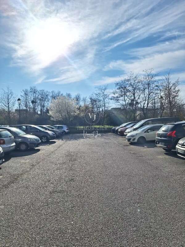 Parking à CROISSY-SUR-SEINE