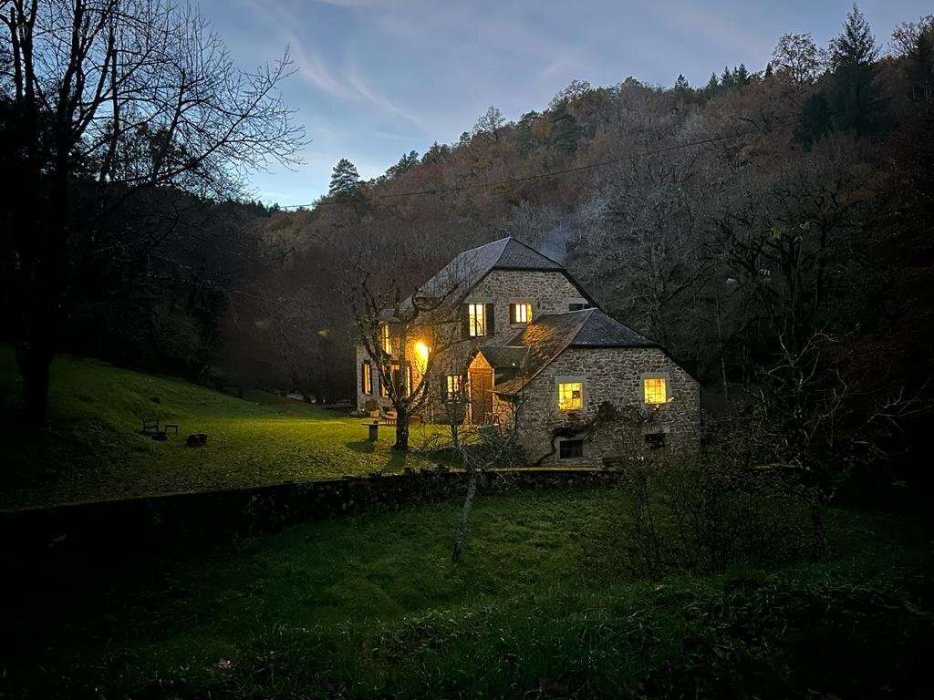 Magnifique ancien moulin rénové - La Roche Canillac - photo 3