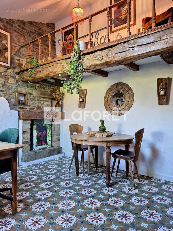 Maison à NEANT-SUR-YVEL