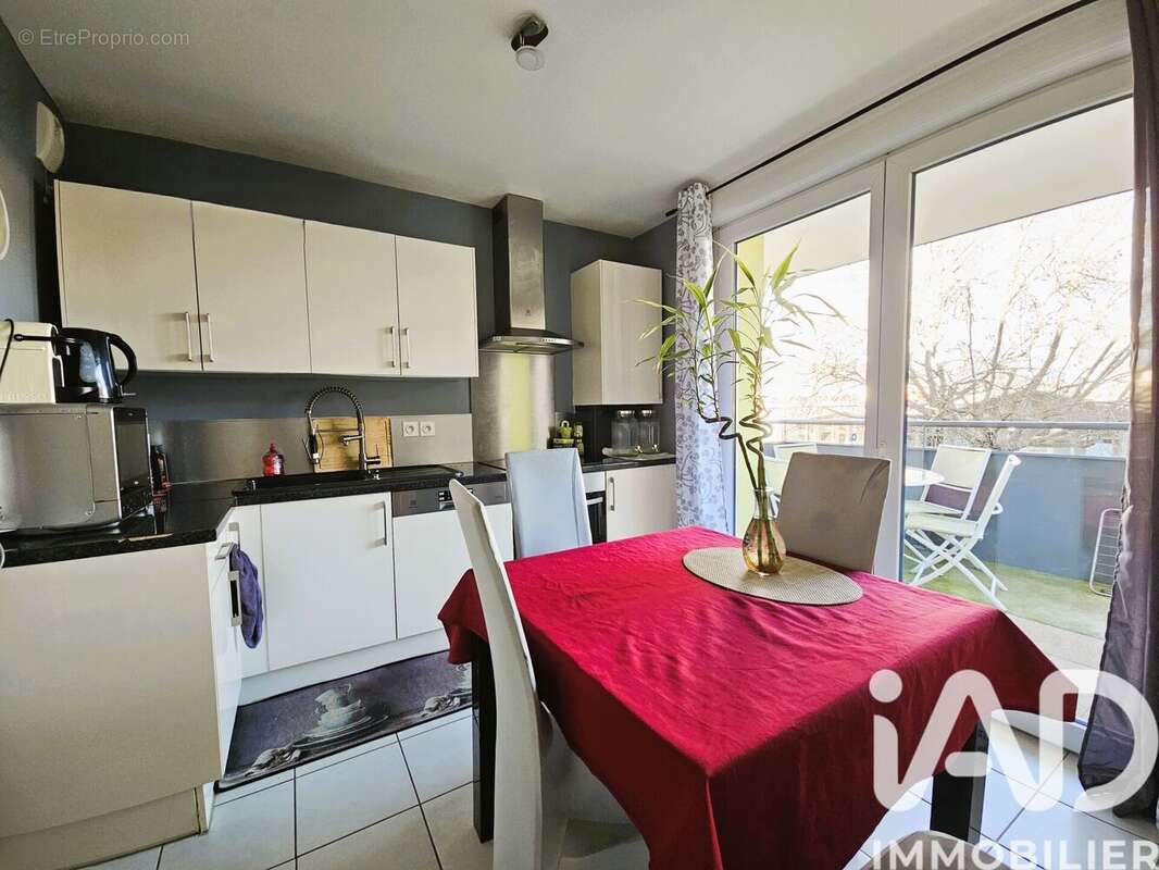 Photo 2 - Appartement à SAINT-MARTIN-D'HERES