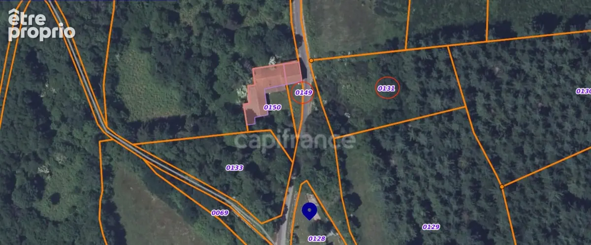 Maison en pierre mitoyenne, 142 m2, 235 m2 de terrain + 2260 m2 de terrain déporté, entièrement à rénover, caves - photo 2