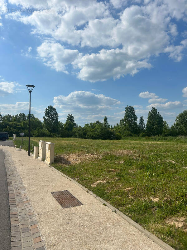 Terrain à LA QUEUE-LES-YVELINES