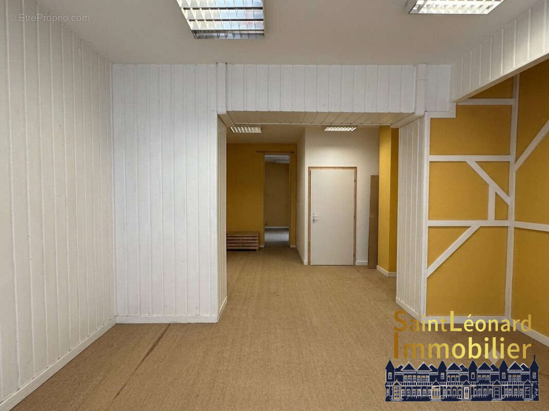 Commerce 52 m² à Fougeres  - photo 3