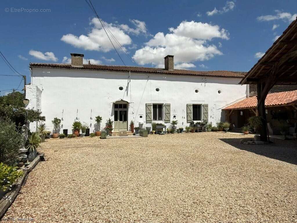 Élégante Demeure De Caractère En Pierre Avec Prestations Haut De Gamme Et Potentiel D’accueil - photo 30