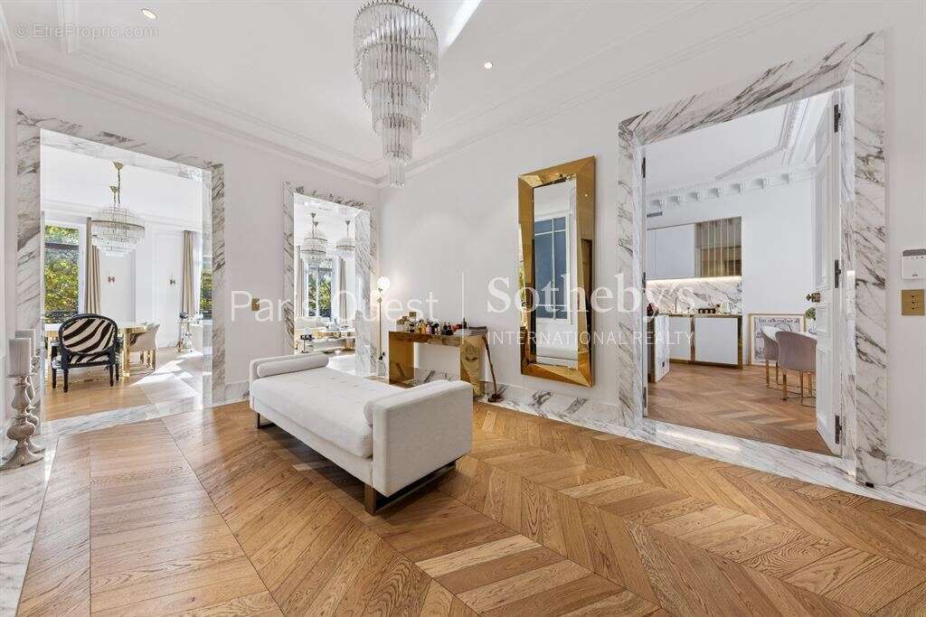 Appartement à PARIS-8E