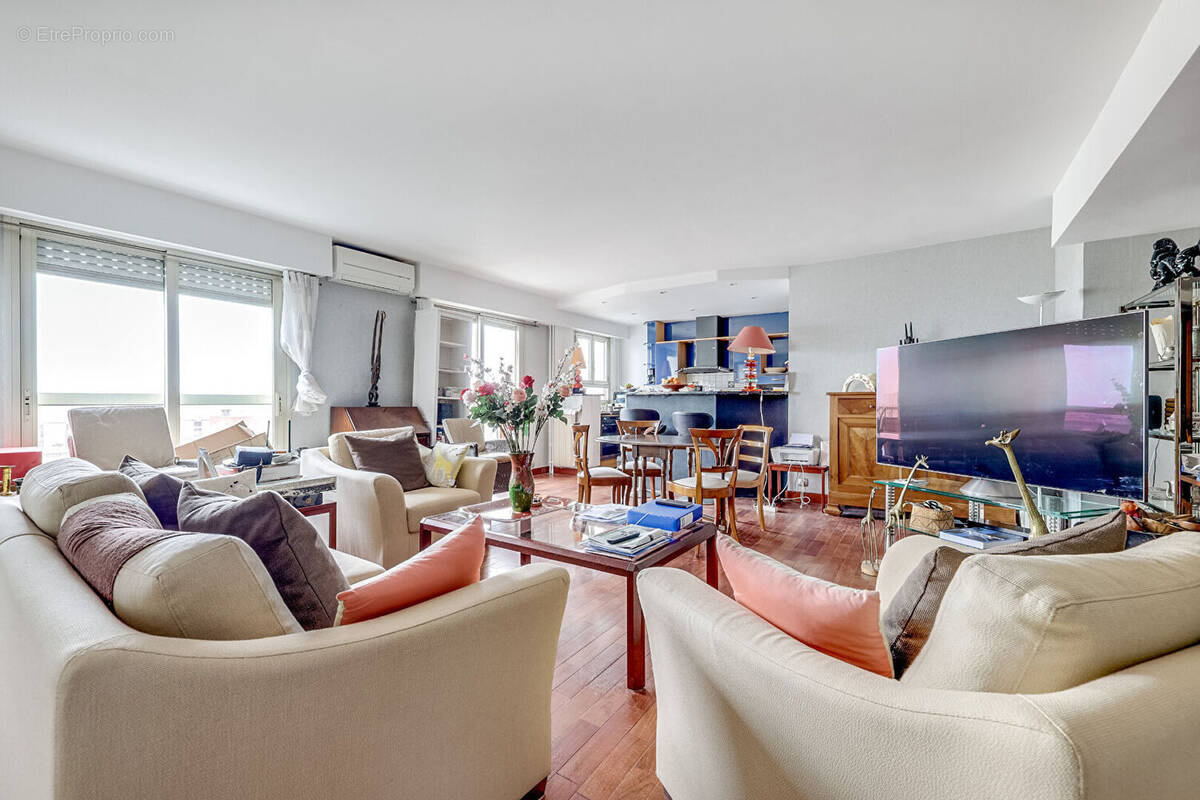 Appartement à PARIS-14E