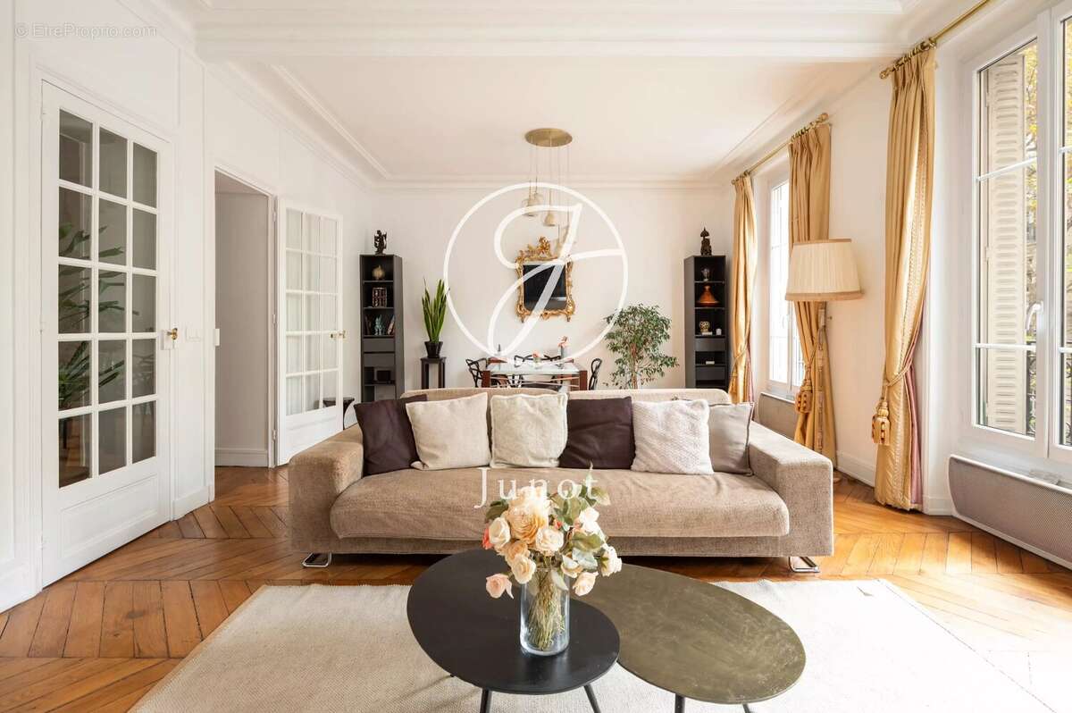 Appartement à PARIS-7E