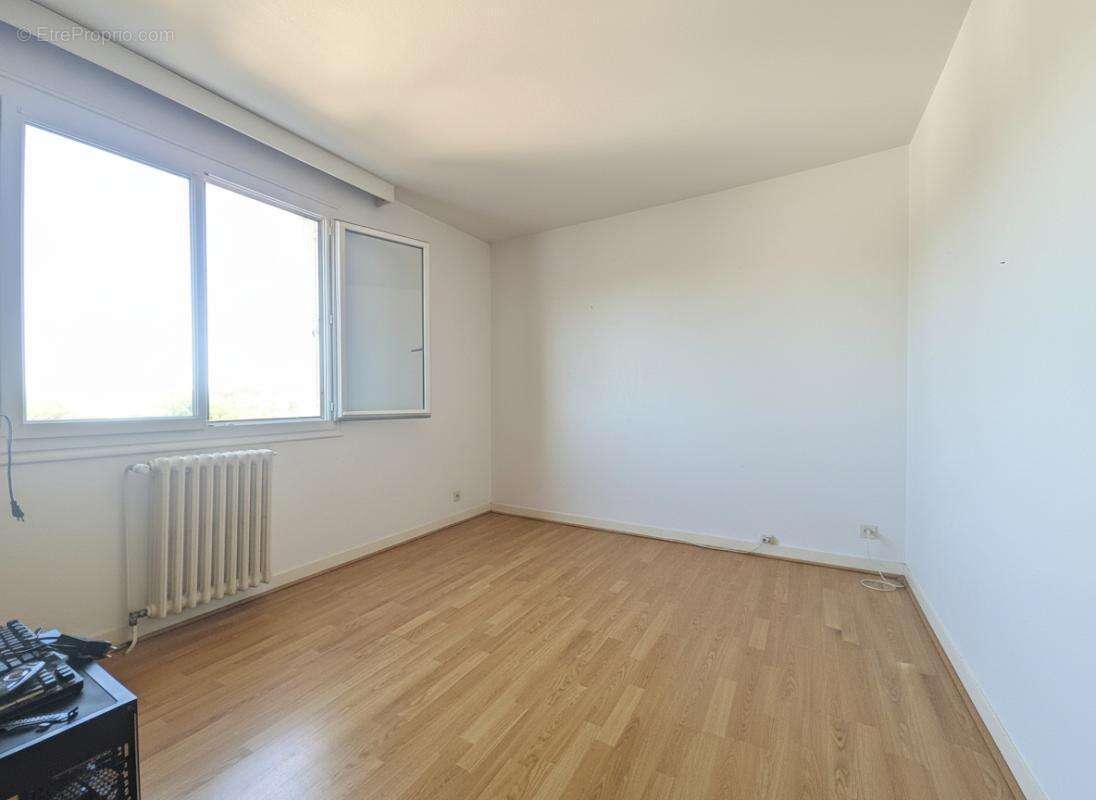 Appartement lumineux de 88 m² avec balcon, ascenseur et vue dégagée - photo 11