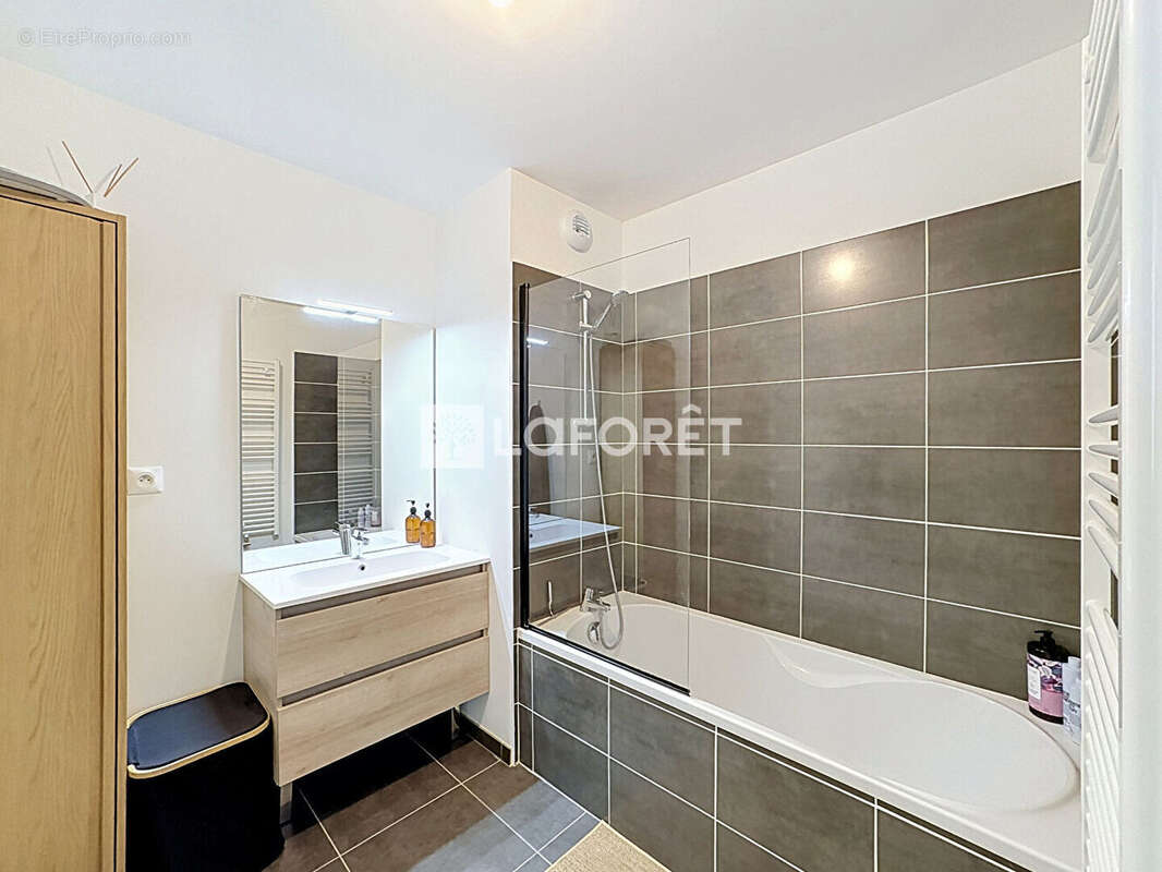 Appartement à L'ARBRESLE