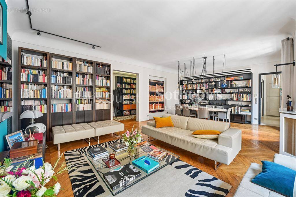 Appartement à NEUILLY-SUR-SEINE