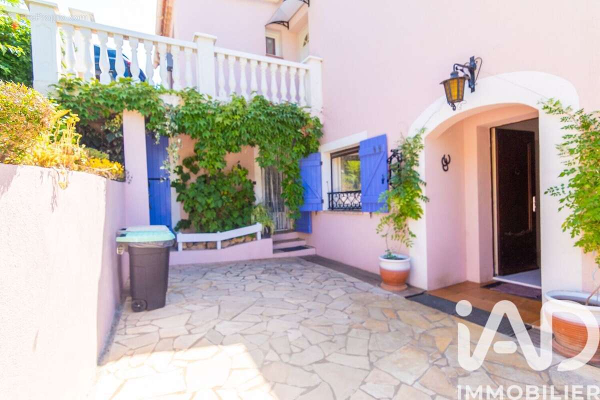 Photo 6 - Maison à ROQUEBRUNE-SUR-ARGENS