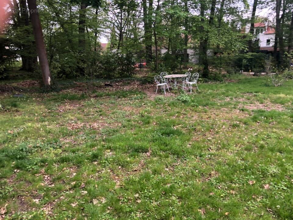 Terrain à LUZARCHES