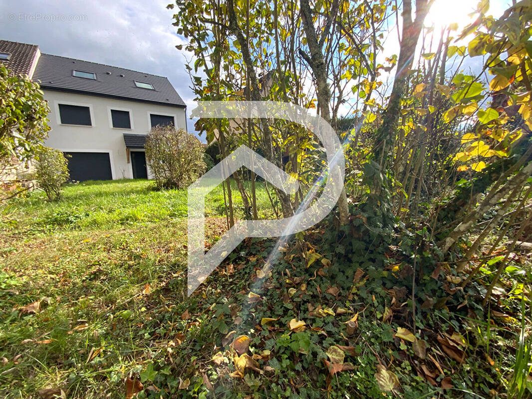 Maison à LES ESSARTS-LE-ROI